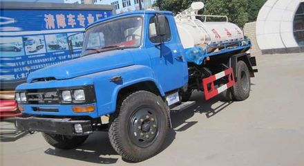 東風(fēng)尖頭吸糞車(chē)-